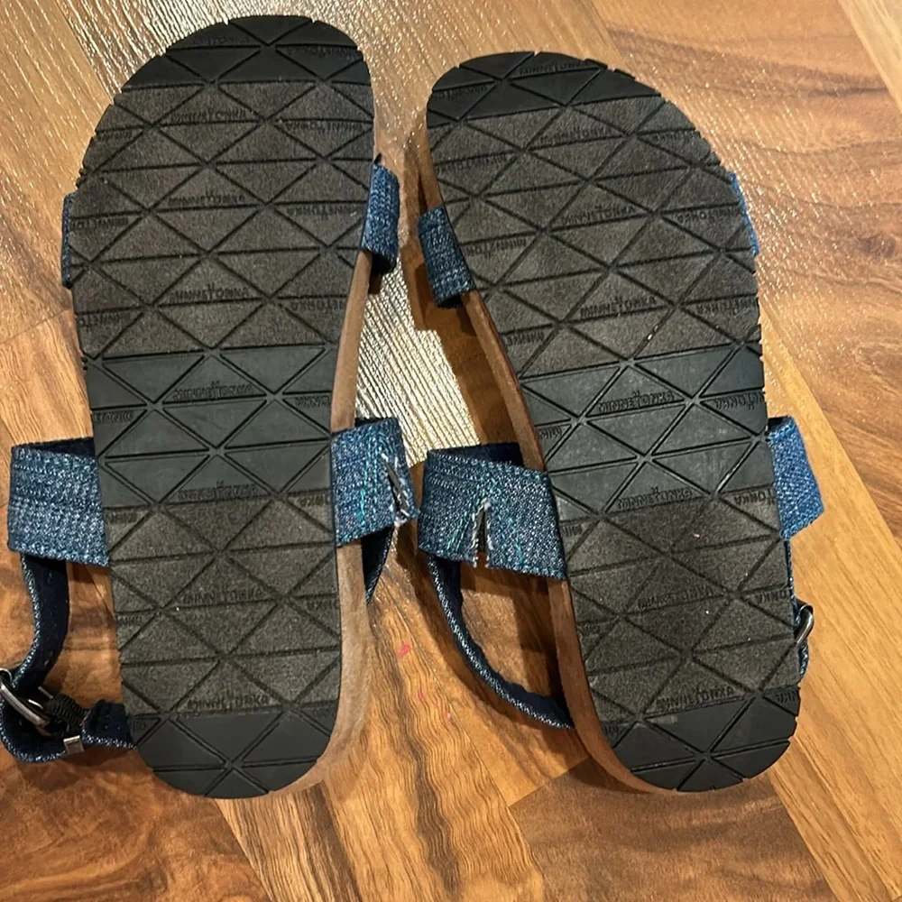 Girls Minnetonka sandals NWOT‎ size 13